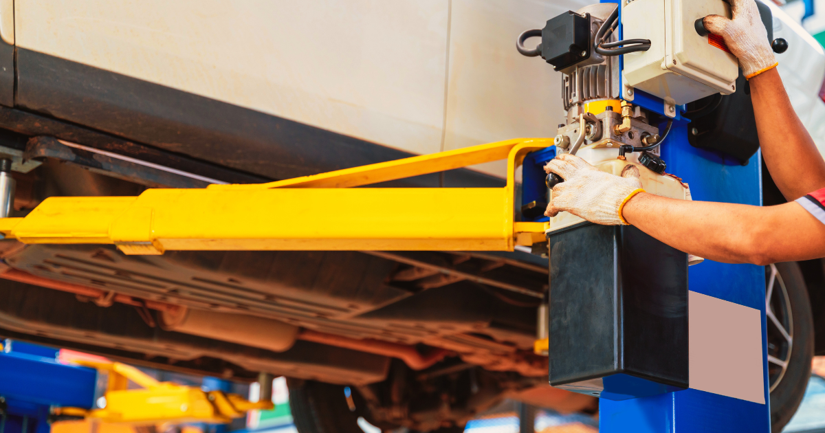 Gyorssegély elektrohidraulikus kétoszlopos emelőkhöz – Íme a 6 leggyakoribb hiba és a megoldásuk!